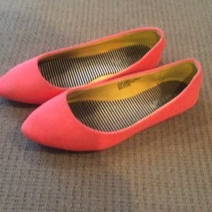Delia’s size 8 orange flats